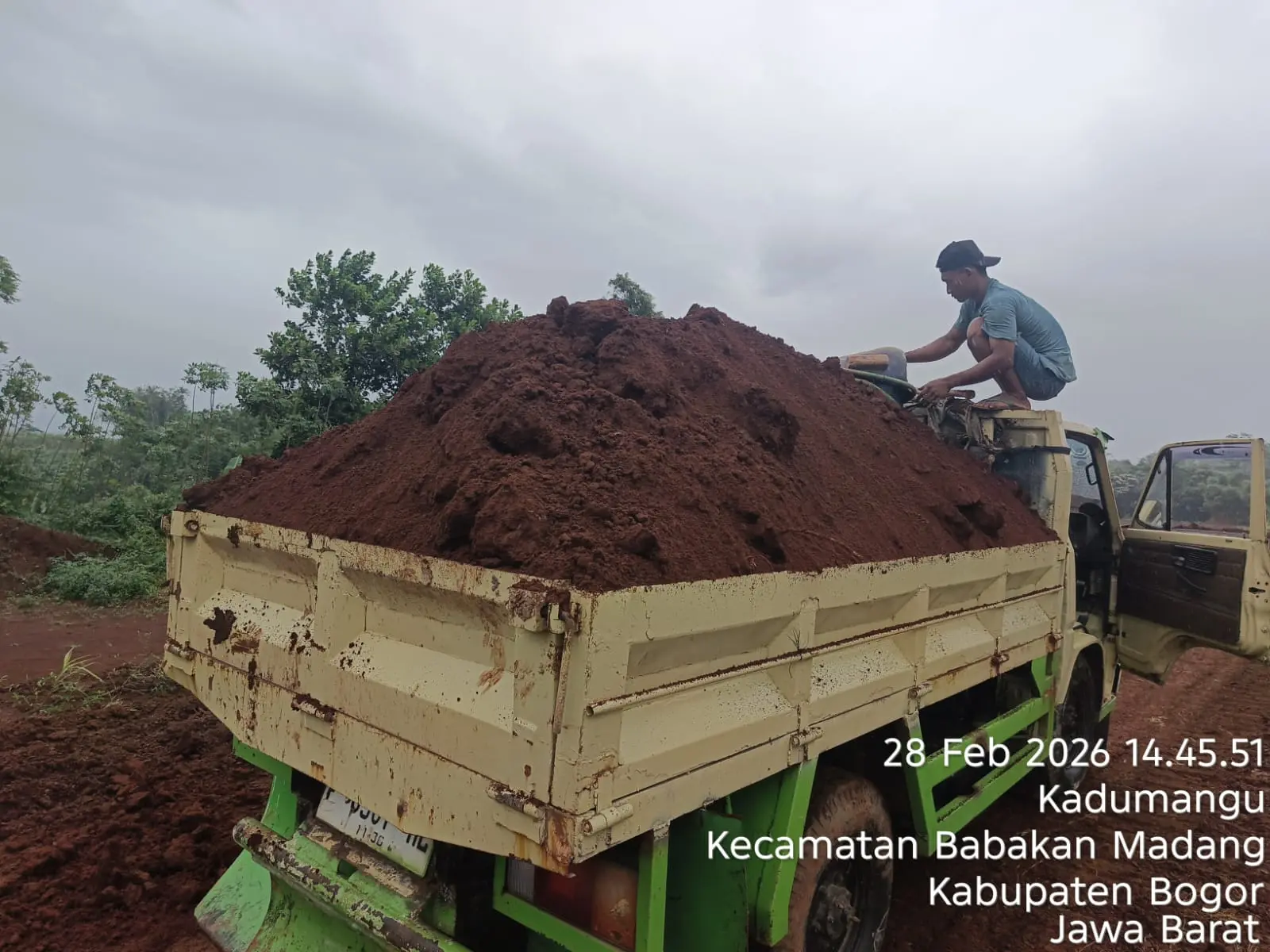 Urugan Tanah Merah Super